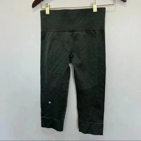 Lululemon Seamlessly Street Crop Heathered Gator Green Size 4 - Picture 5 of 11